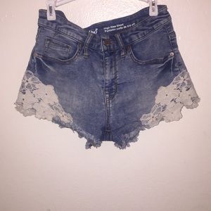 Cute High Rise short (denim Jeans)🤩